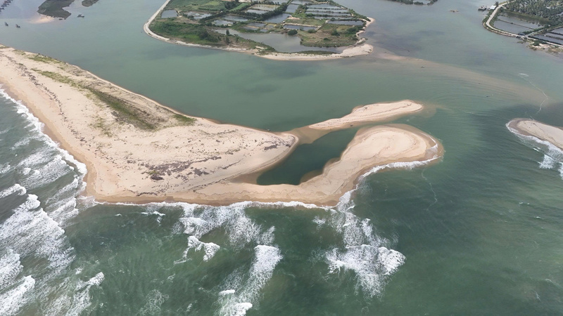 Quảng Ngãi nghiên cứu đề xuất dự án đê chắn cát, giảm sóng khu vực Cửa Lở