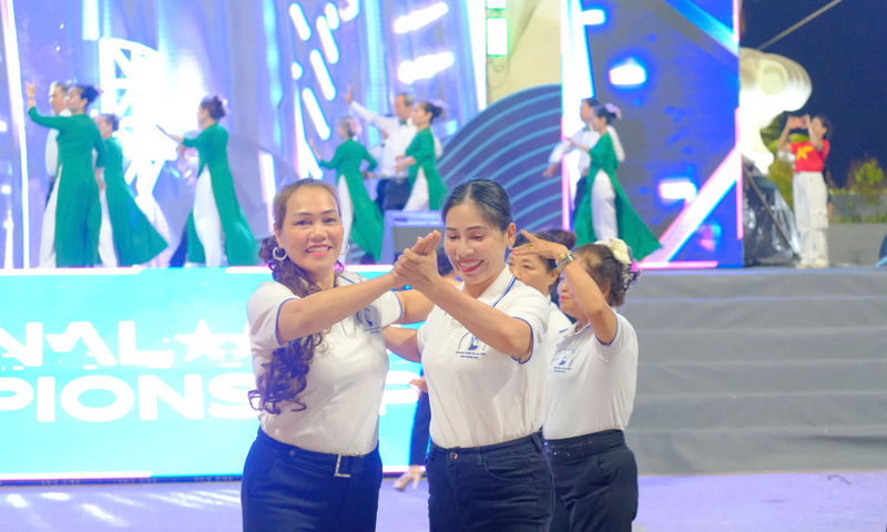 Ấn tượng những khoảnh khắc 'Khiêu vũ xanh' vì người tiêu dùng