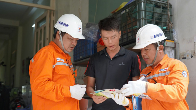 Bộ Công Thương đề nghị EVN đẩy mạnh tuyên truyền tiết kiệm điện mùa nắng nóng