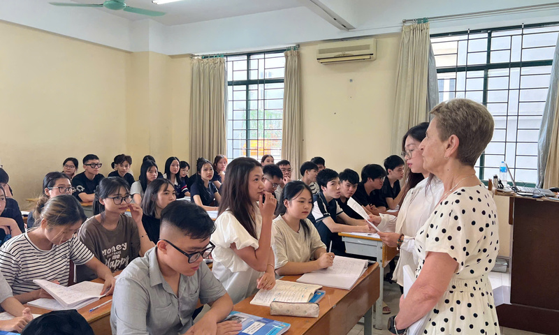 Sinh viên Cao đẳng Kinh tế công nghiệp Hà Nội: Vừa học, vừa có lương