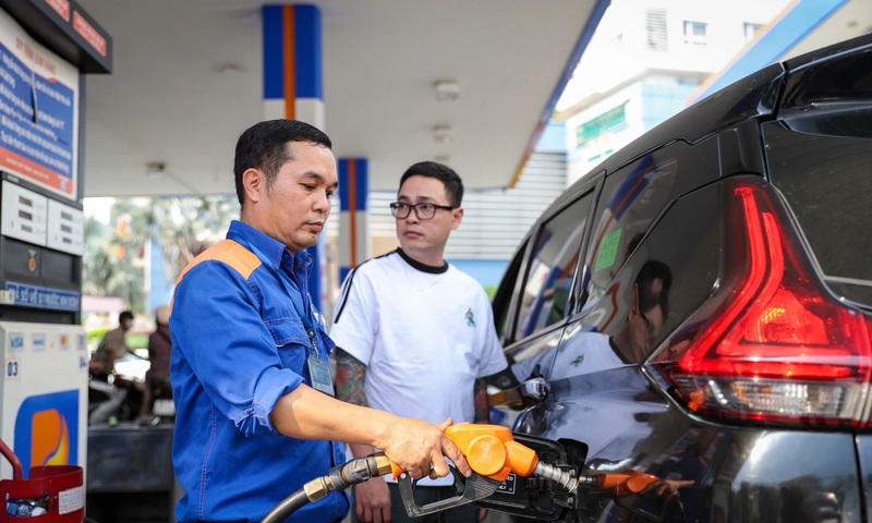 Chính phủ tạm ứng 8.000 tỷ đồng cho Quỹ Bình ổn giá xăng dầu