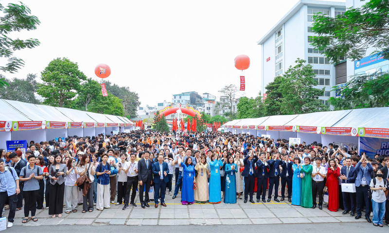Hơn 7.000 sinh viên tham gia ngày hội hợp tác doanh nghiệp tại UNETI