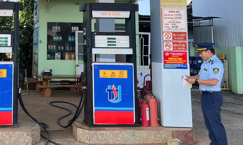 Đắk Lắk xử lý cửa hàng xăng dầu vi phạm bán hàng qua đường dây nóng