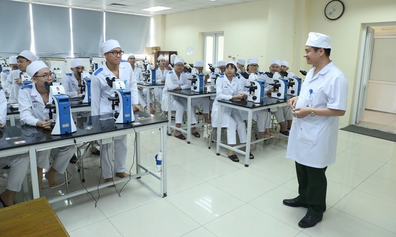 TS. BS Trịnh Quốc Thành: Khơi dậy 'văn hóa sức khỏe' từ mỗi người dân