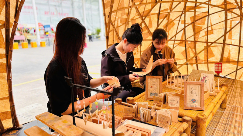 “Trăm Nghề Trăm Nghệ”: Tinh hoa làng nghề truyền thống