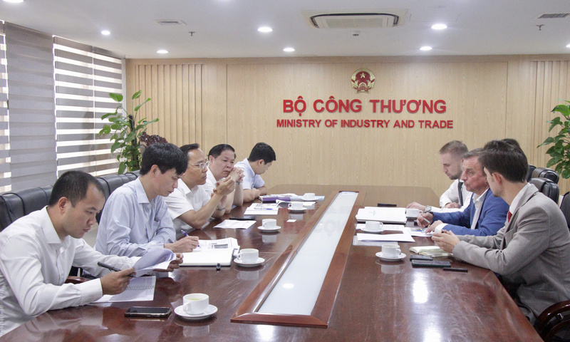 Thứ trưởng Nguyễn Hoàng Long làm việc với Zarubezhneft về điện gió