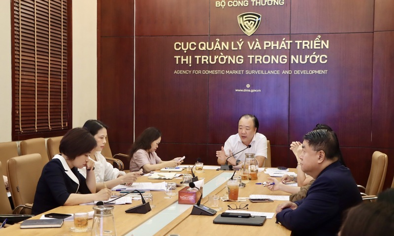 Bộ Công Thương tham vấn triển khai mô hình outlet và cửa hàng miễn thuế tại Việt Nam