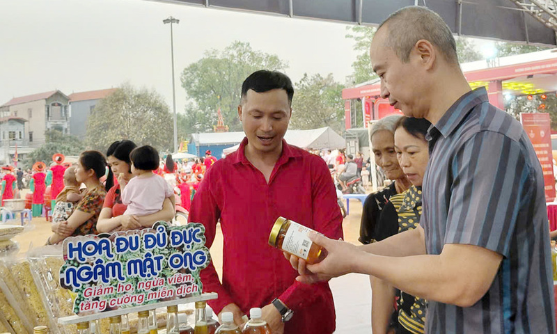 Khai mạc không gian quảng bá đặc sản làng nghề gắn lễ hội Bình Đà