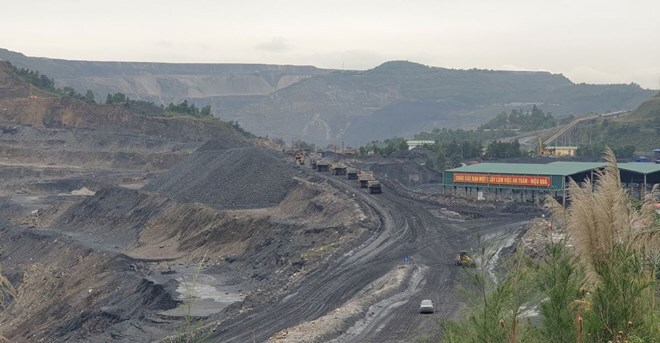 Hoàn thiện hành lang pháp lý cho đất, đá thải mỏ làm vật liệu san lấp 