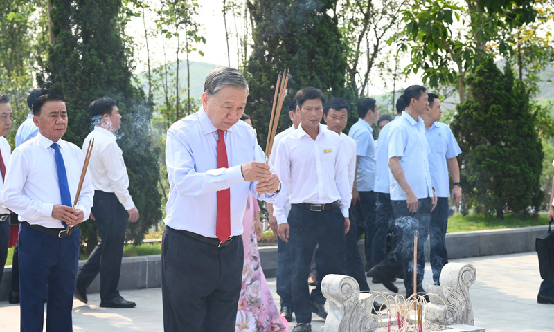 Tổng Bí thư, Chủ tịch nước Tô Lâm dâng hương tưởng niệm Tổng Bí thư Hà Huy Tập tại Hà Tĩnh