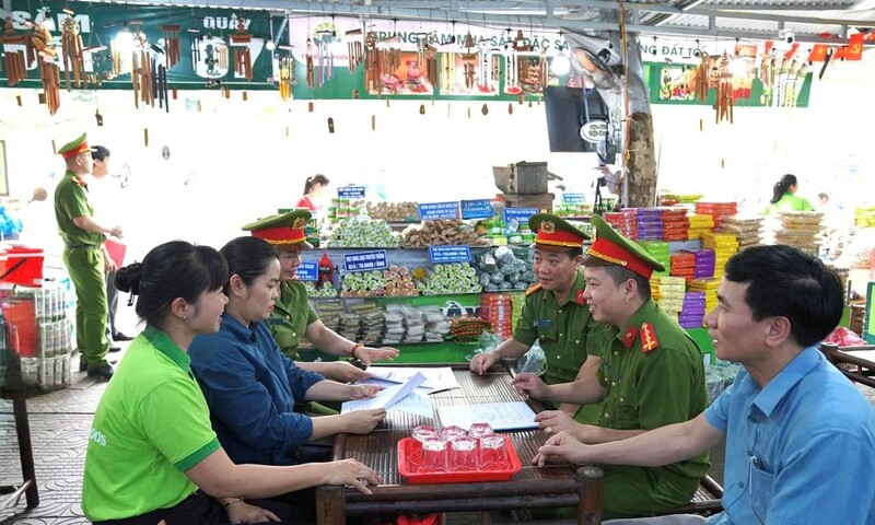 Kiểm tra hơn 100 cơ sở kinh doanh ăn uống, lưu trú tại lễ hội Đền Hùng