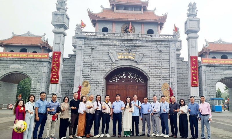 Đất Tổ Phú Thọ đông kín khách dịp lễ 30/4 - 1/5