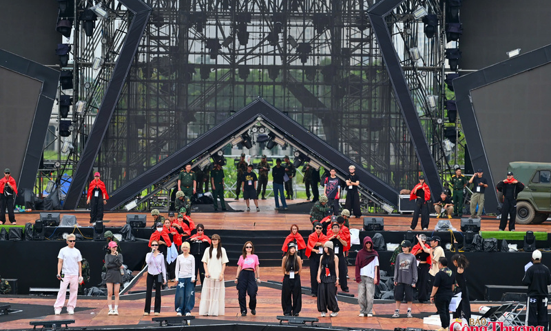 Xe tăng T-54B và xe thang đột kích sẽ xuất hiện tại Sao Nhập Ngũ Concert 2026