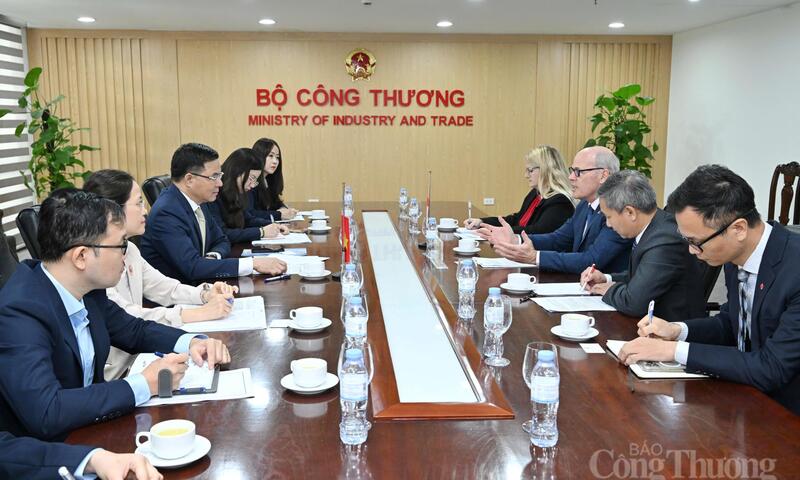 Bộ trưởng Lê Mạnh Hùng tiếp xã giao Đại sứ Canada tại Việt Nam