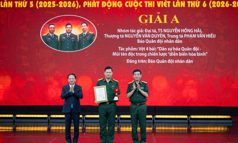 Trao giải Cuộc thi viết 'Bảo vệ nền tảng tư tưởng của Đảng trong tình hình mới'