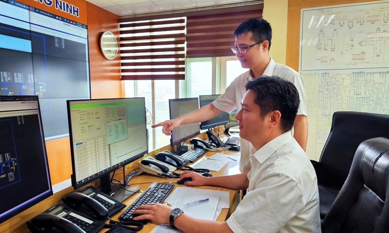 Hai kỹ sư điện nghiên cứu thành công mô hình nâng cao dự báo phụ tải