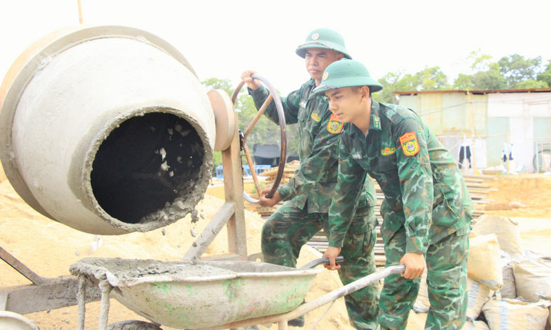 Bộ đội Biên phòng Gia Lai chung sức, 'chia lửa' xây trường vùng biên