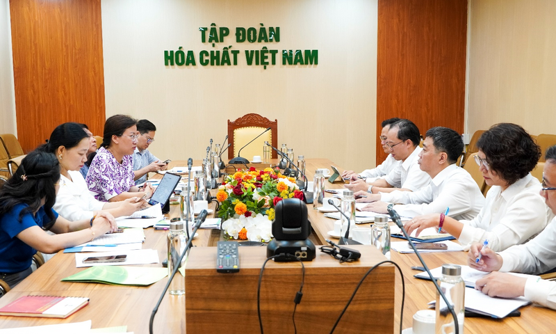 Bộ Công Thương làm việc với Vinachem về triển khai Nghị quyết 57