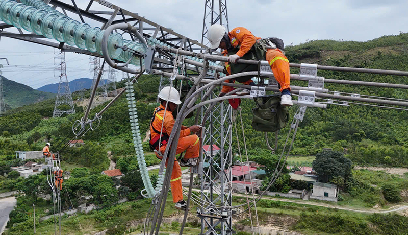 Giữ thông suốt xa lộ điện 500kV Bắc - Nam
