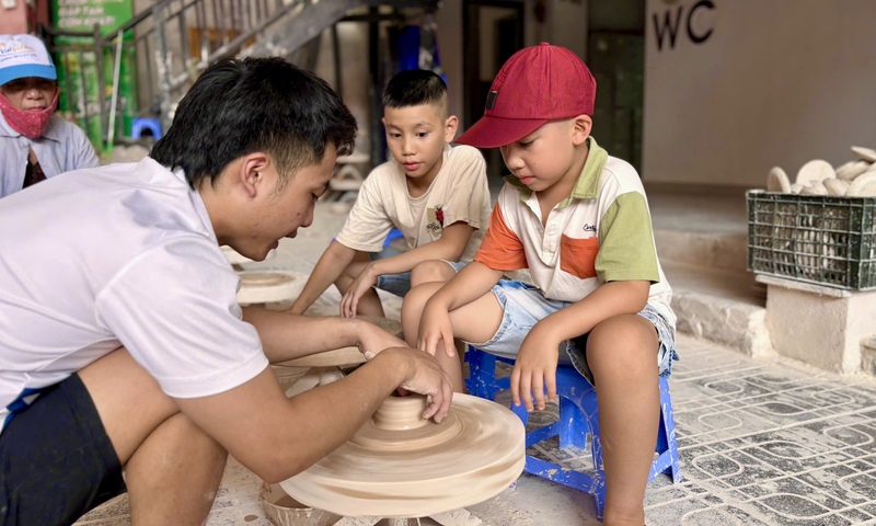 Du lịch: Hướng phát triển kinh tế mới cho làng gốm Bát Tràng