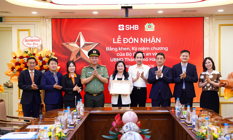 Từ những cán bộ nhân viên SHB bảo vệ khách hàng đến Bằng khen của Bộ Công an