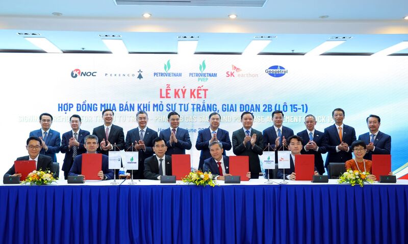 Petrovietnam tổ chức lễ ký hợp đồng chia sản phẩm dầu khí 