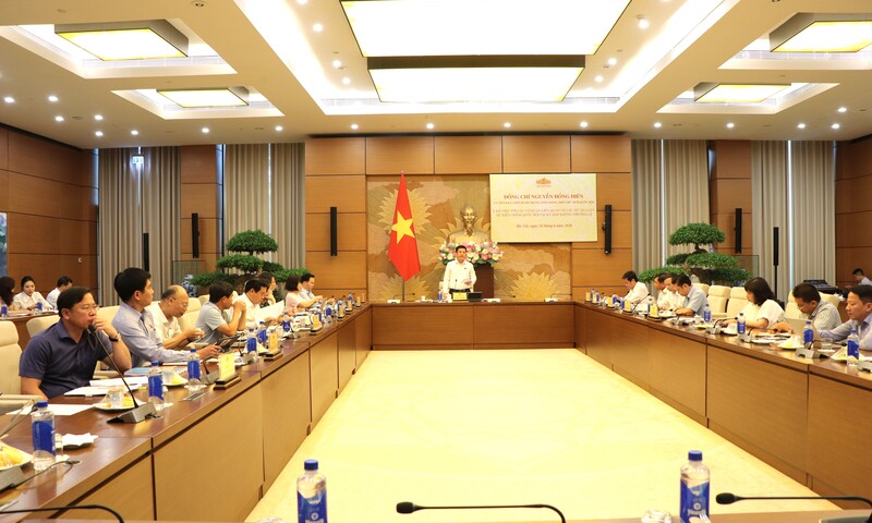 Phó Chủ tịch Quốc hội Nguyễn Hồng Diên họp, rà soát tiến độ xây dựng các dự án luật