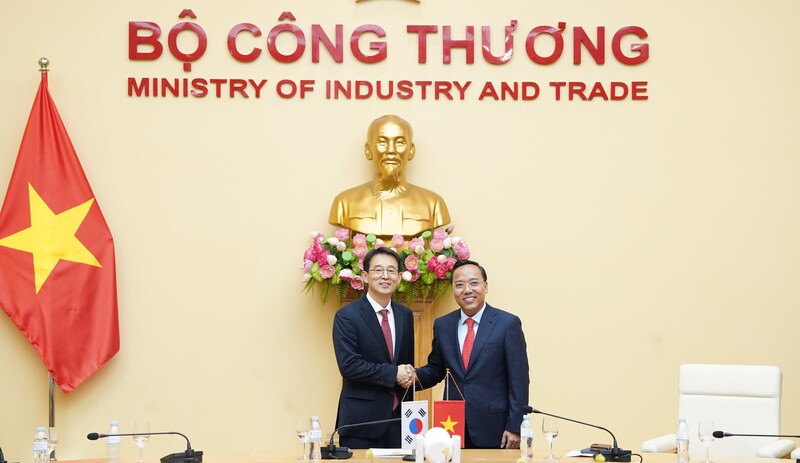 Thứ trưởng Nguyễn Hoàng Long làm việc với Thứ trưởng Bộ Thương mại, Công nghiệp và Tài nguyên Hàn Quốc
