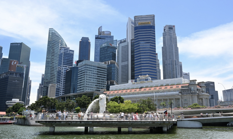 Singapore tăng giá điện, khí đốt do chi phí năng lượng leo thang