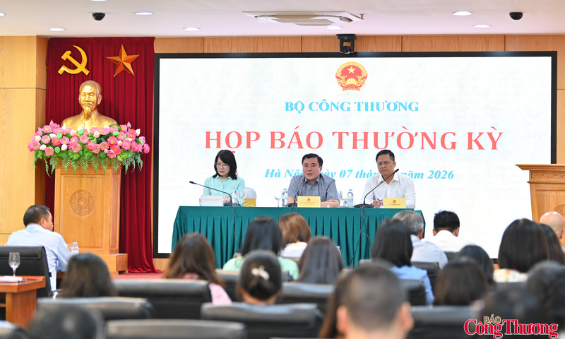 Chùm ảnh: Bộ Công Thương họp báo thường kỳ quý II/2026