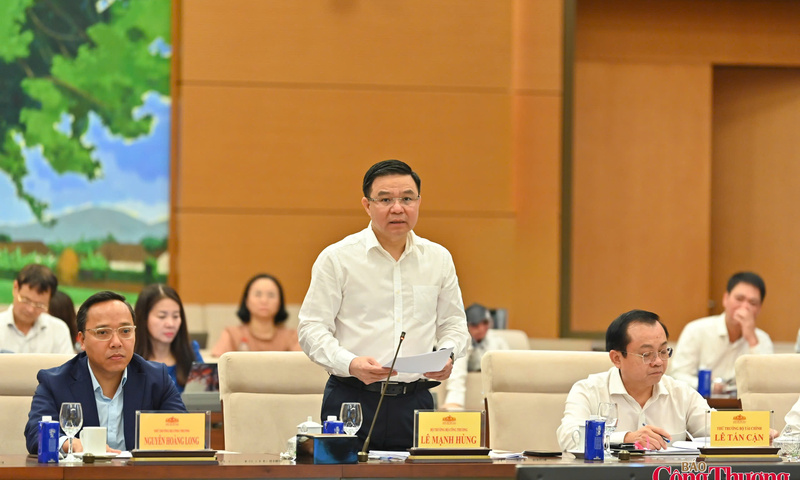Bộ trưởng Lê Mạnh Hùng: Hoàn thiện pháp lý, tạo đột phá cho ngành dầu khí phát triển