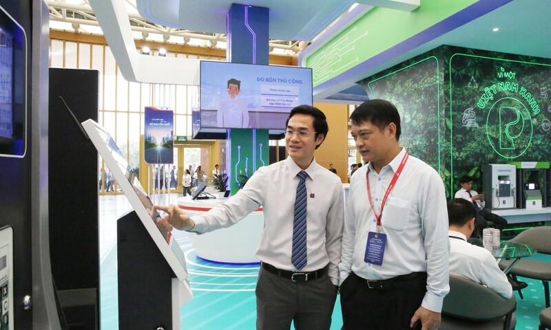 Chuyển đổi số ‘chạm’ tới từng người dân, doanh nghiệp