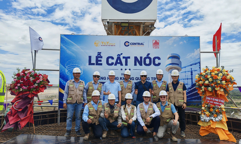 Cất nóc Đài Kiểm soát không lưu Dự án Cảng hàng không Quảng Trị
