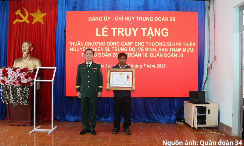 Chiến sĩ quên mình cứu dân được truy tặng Huân chương Dũng cảm