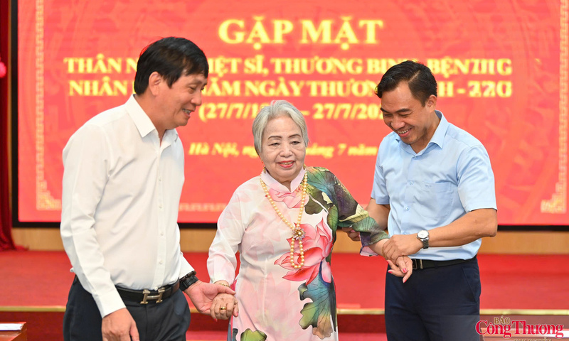 Bộ Công Thương tri ân Mẹ Việt Nam Anh hùng và các gia đình chính sách