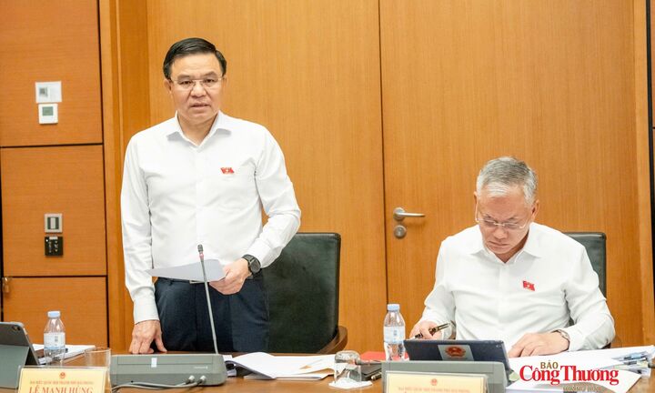 Bộ trưởng Lê Mạnh Hùng làm rõ nhiều nội dung tại phiên thảo luận Tổ về dự án Luật Dầu khí (sửa đổi)