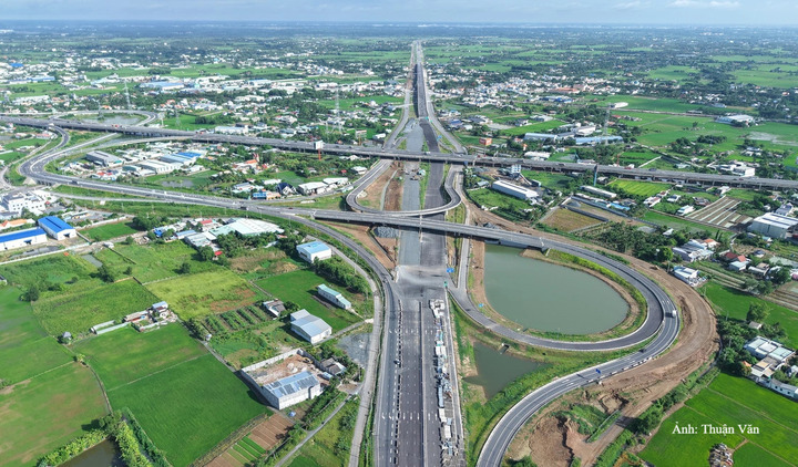 Hạ tầng khu Tây TP. Hồ Chí Minh tăng tốc hoàn thiện, nhà phố hút khách