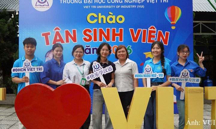 ĐH Công nghiệp Việt Trì đón 1.656 tân sinh viên khóa tuyển sinh 2026