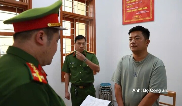 Khởi tố Vũ Hoàng Hải (Hải Sapa TV) về tội lừa dối khách hàng