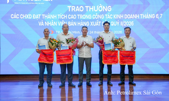 Petrolimex Sài Gòn: Trao thưởng các cửa hàng xăng dầu đạt thành tích cao