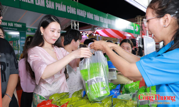 Bệ phóng giao thương, nâng tầm sản phẩm địa phương từ hội chợ lớn