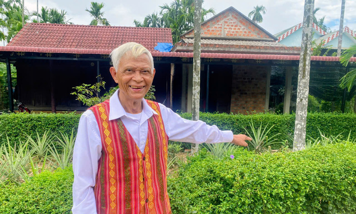 Thành phố Huế: Người cán bộ Cơ Tu dùng uy tín góp sức xây quê hương