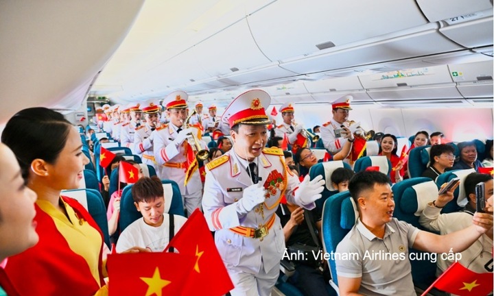 Giai điệu mừng Quốc khánh vang lên trên chuyến bay Vietnam Airlines