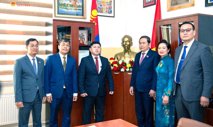 Chủ tịch Quốc hội Trần Thanh Mẫn thăm ngôi trường mang tên Chủ tịch Hồ Chí Minh tại thủ đô Ulaanbaatar