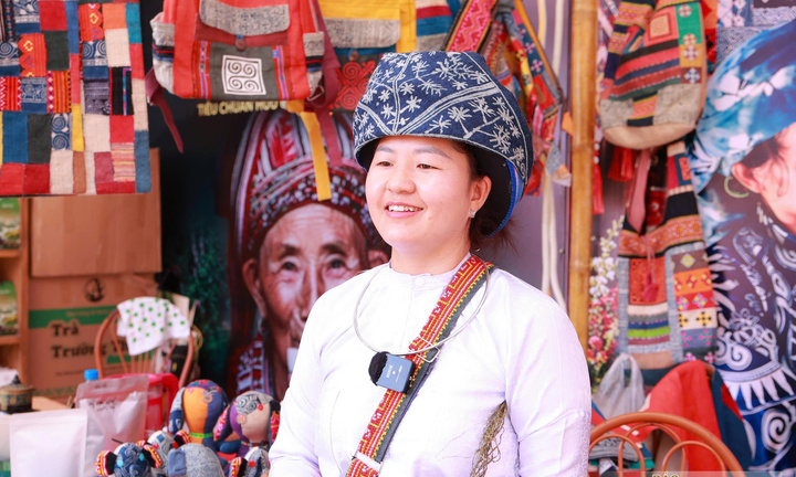 Gỡ điểm nghẽn đầu ra cho nghề dệt lanh Lùng Tám