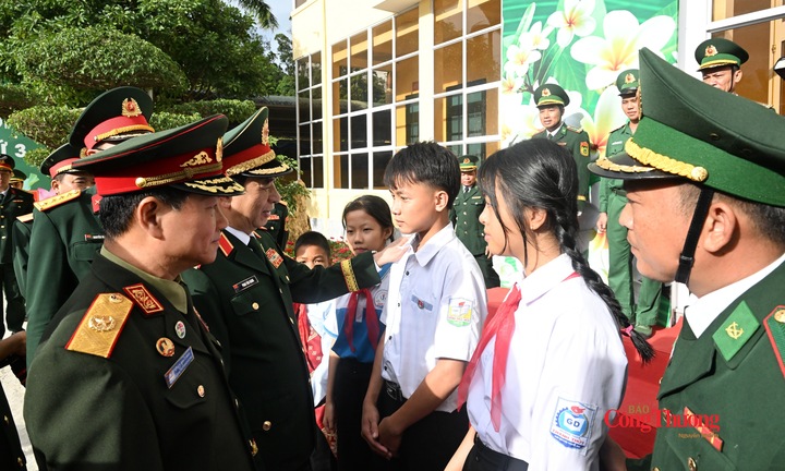 Thắp sáng 'thế trận lòng dân' từ những người con nuôi đồn Biên phòng
