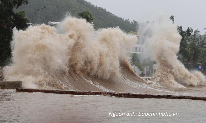 Mưa lớn diện rộng, cảnh báo lũ quét, sạt lở từ Hà Tĩnh đến Quảng Ngãi