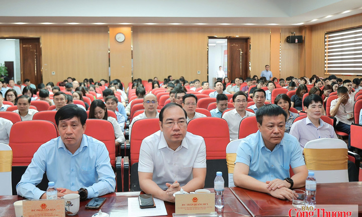 Chùm ảnh: Đảng bộ Bộ Công Thương học tập, quán triệt Nghị quyết Hội nghị lần thứ Tư khóa XIV
