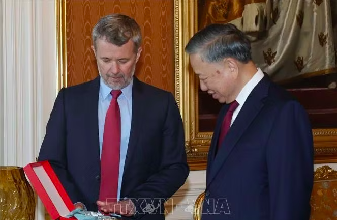 Tổng Bí thư, Chủ tịch nước Tô Lâm nhận Huân chương cao quý của Vương quốc Đan Mạch
