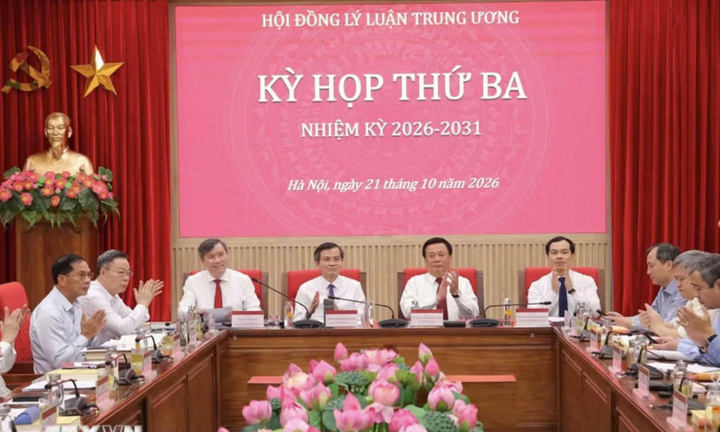 Xác định nền tảng lý luận cho sự phát triển lâu dài của đất nước 